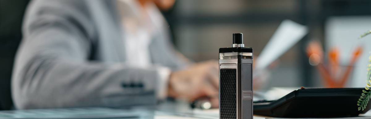 Peut-on vapoter en entreprise ? Ce que prévoit le Code du travail en France